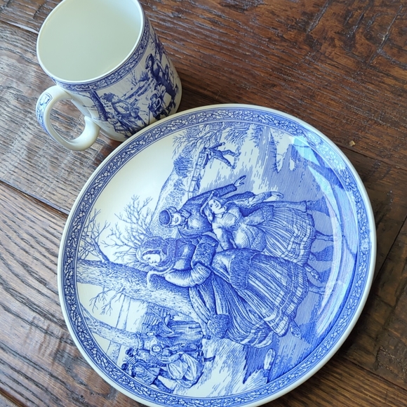 SPODE I Vintage Blue Room Collection Skaters 2nd Annual Santa Plate and Mug Set - Picture 1 of 15